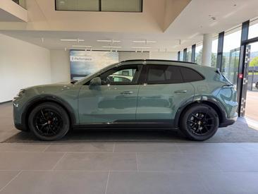 Porsche Cayenne E4 Electric — photo 2