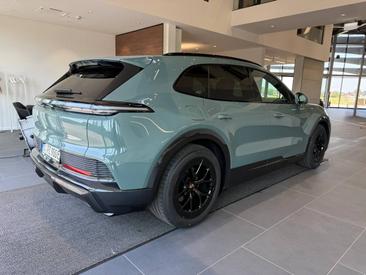 Porsche Cayenne E4 Electric — photo 5