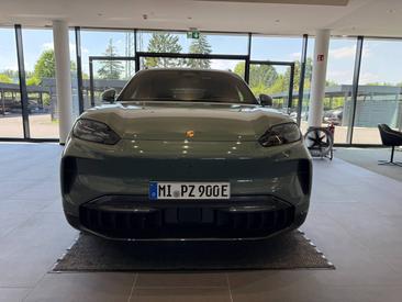 Porsche Cayenne E4 Electric — photo 8