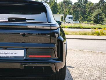 Porsche Cayenne E4 Turbo Electric — photo 12