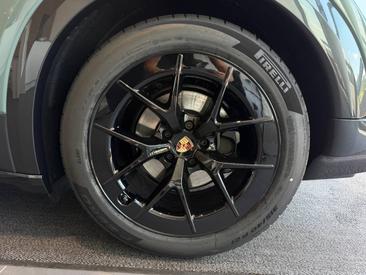 Porsche Cayenne E4 Electric — photo 10