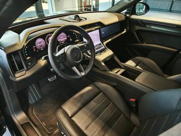 Porsche Cayenne E4 Turbo Electric — photo 17