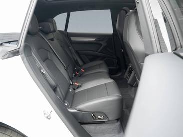 Porsche Cayenne E4 Electric — photo 14