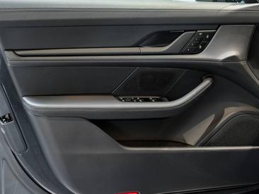 Porsche Taycan Turbo S — photo 31
