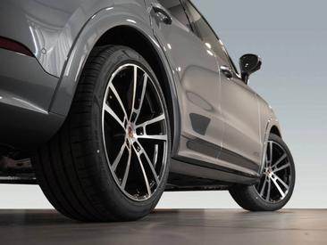 Porsche Cayenne III Turbo GT — photo 6