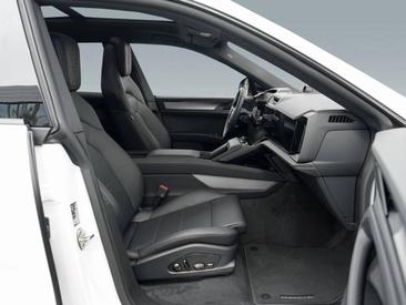 Porsche Cayenne E4 Electric — photo 17