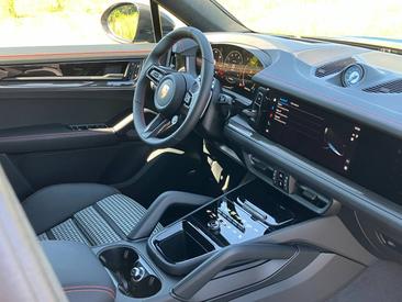 Porsche Cayenne III Turbo GT — photo 36