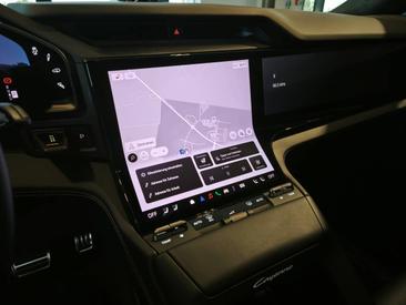 Porsche Cayenne E4 Turbo Electric — photo 24