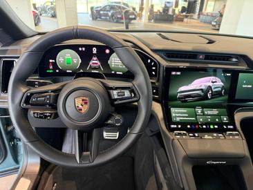 Porsche Cayenne E4 Electric — photo 18