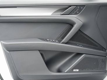 Porsche Cayenne E4 Electric — photo 20