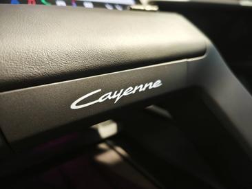 Porsche Cayenne E4 Turbo Electric — photo 25