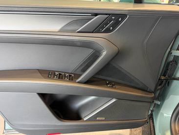 Porsche Cayenne E4 Electric — photo 19