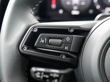 Porsche Cayenne E4 Electric — photo 21