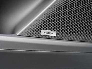 Porsche Cayenne E4 Electric — photo 23