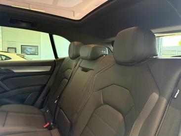 Porsche Cayenne E4 Electric — photo 22