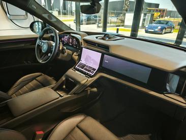 Porsche Cayenne E4 Turbo Electric — photo 28