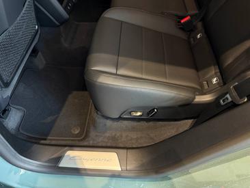 Porsche Cayenne E4 Electric — photo 23