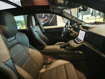Porsche Cayenne E4 Turbo Electric — photo 30