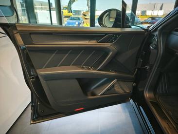 Porsche Cayenne E4 Turbo Electric — photo 31
