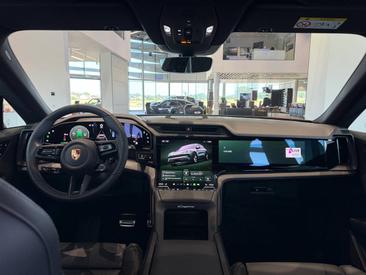 Porsche Cayenne E4 Electric — photo 25