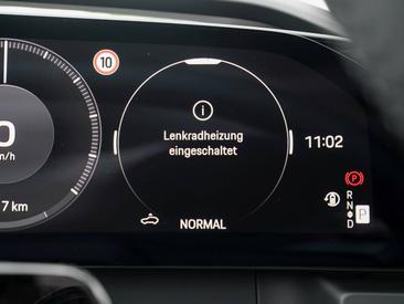 Porsche Cayenne E4 Electric — photo 27