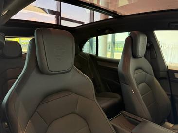 Porsche Cayenne E4 Electric — photo 26