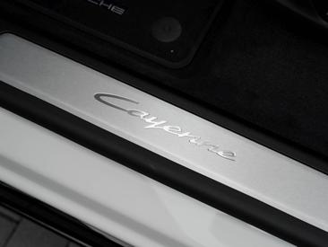 Porsche Cayenne E4 Electric — photo 30