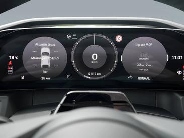 Porsche Cayenne E4 Electric — photo 33