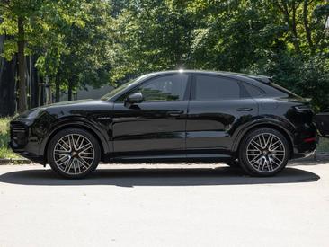 Porsche Cayenne III Turbo E-Hybrid Coupé — photo 2