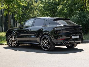 Porsche Cayenne III Turbo E-Hybrid Coupé — photo 3