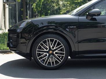 Porsche Cayenne III Turbo E-Hybrid Coupé — photo 6