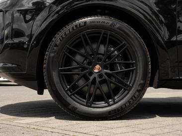 Porsche Cayenne III Turbo GT — photo 11