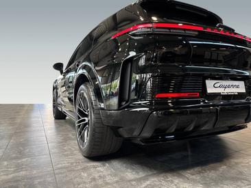Porsche Cayenne E4 Turbo Electric — photo 11