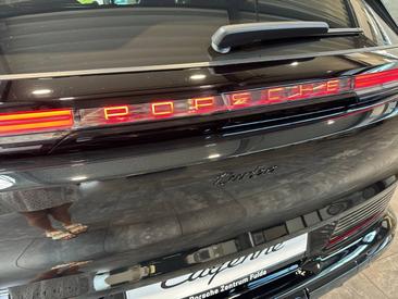 Porsche Cayenne E4 Turbo Electric — photo 12