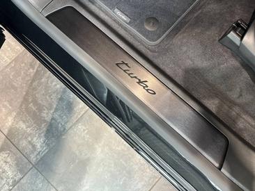 Porsche Cayenne E4 Turbo Electric — photo 17