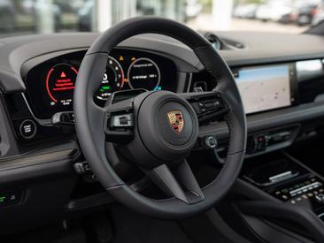 Porsche Cayenne III Turbo GT — photo 23