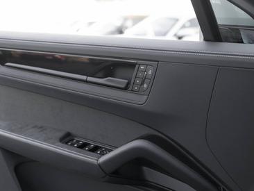 Porsche Cayenne III Turbo GT — photo 27