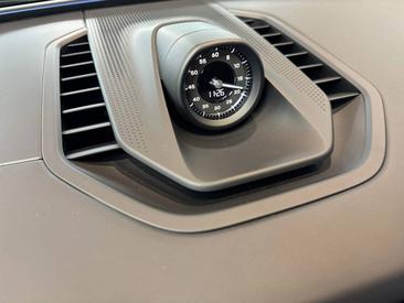 Porsche Cayenne E4 Turbo Electric — photo 33