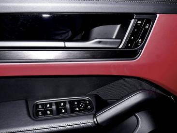 Porsche Cayenne III Turbo GT — photo 18
