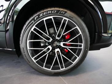 Porsche Cayenne E4 Turbo Electric — photo 9