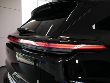 Porsche Cayenne E4 Turbo Electric — photo 11