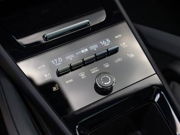 Porsche Cayenne III Turbo GT — photo 36