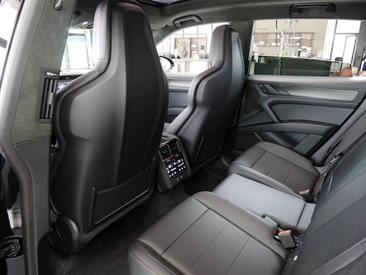 Porsche Cayenne E4 Turbo Electric — photo 16