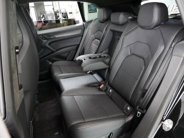 Porsche Cayenne E4 Turbo Electric — photo 17