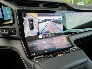Porsche Cayenne E4 Turbo Electric — photo 17