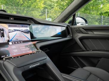 Porsche Cayenne E4 Turbo Electric — photo 18