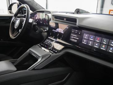Porsche Cayenne E4 Turbo Electric — photo 24