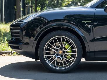 Porsche Cayenne III Turbo GT — photo 6