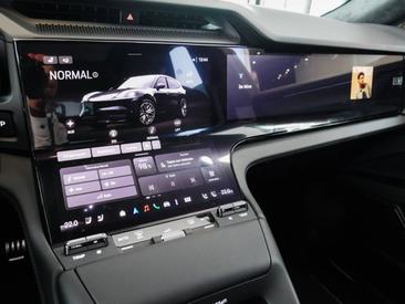 Porsche Cayenne E4 Turbo Electric — photo 25