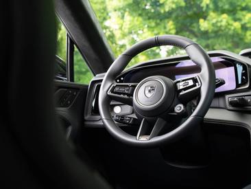 Porsche Cayenne E4 Turbo Electric — photo 21